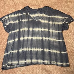 American Eagle Outfitters Blue and White Tie-Dye Short Sleeve Tee